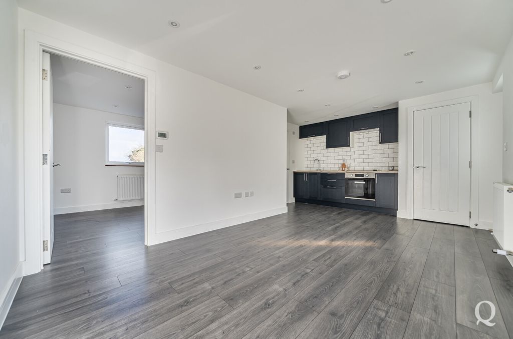 Property photo 3 of 18 2841ee50-72Fe-4c3...