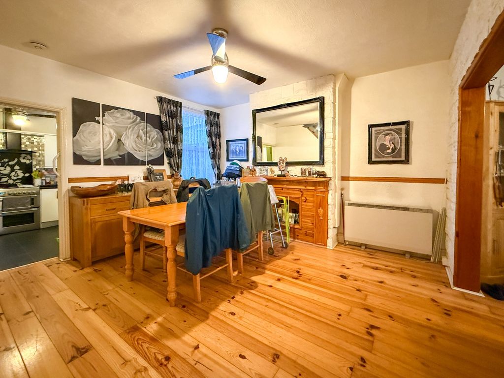 Property photo 2 of 15 4781535