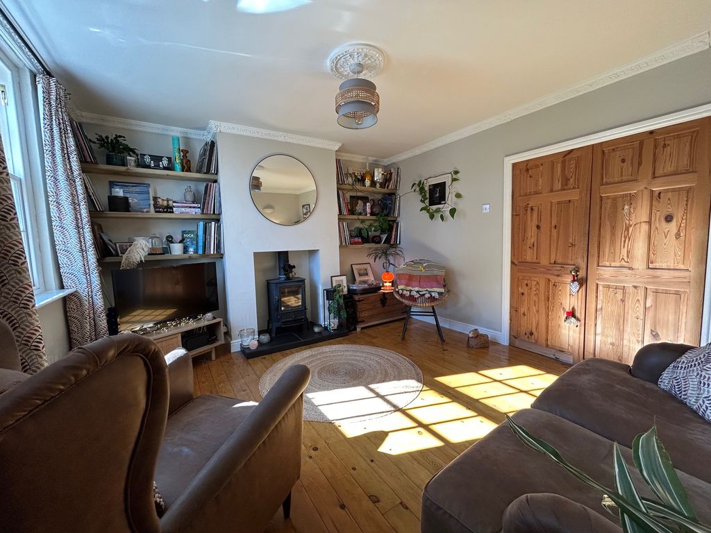 Property photo 2 of 25 Lounge,