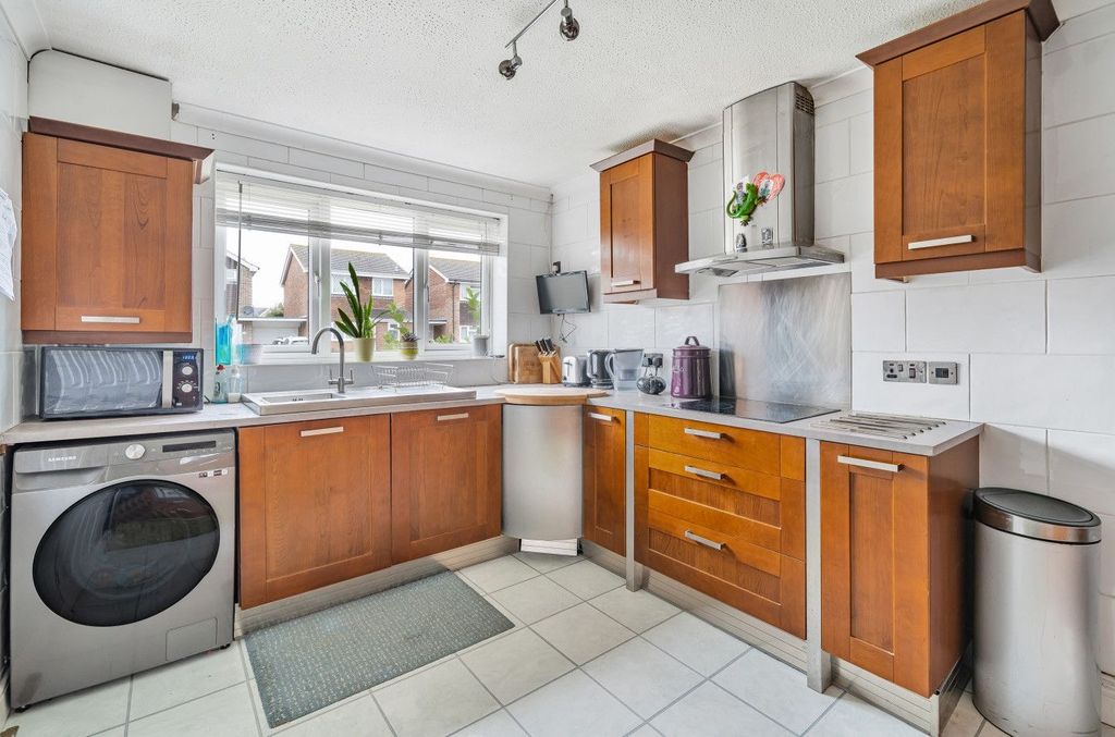 Property photo 3 of 14 Kitchen