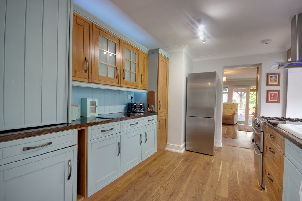 Property photo 3 of 24 1 Kit Din D