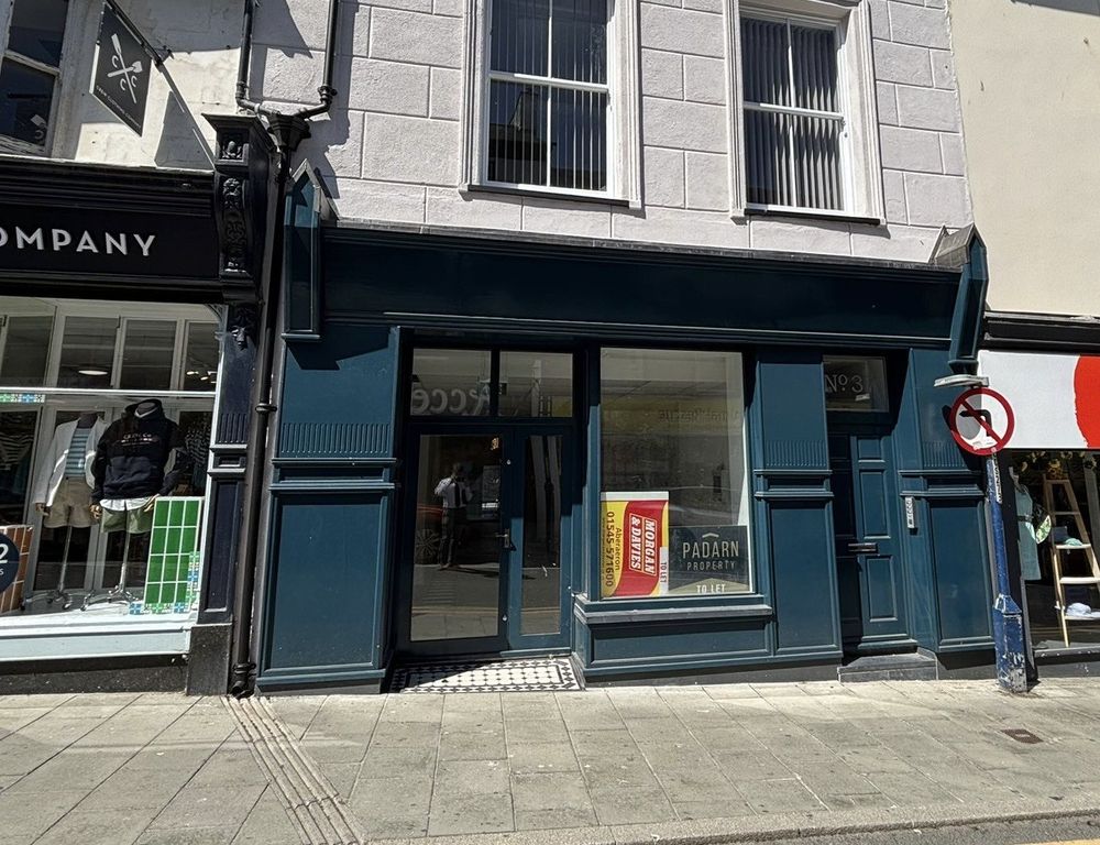 Property photo 1 of 8 Shop