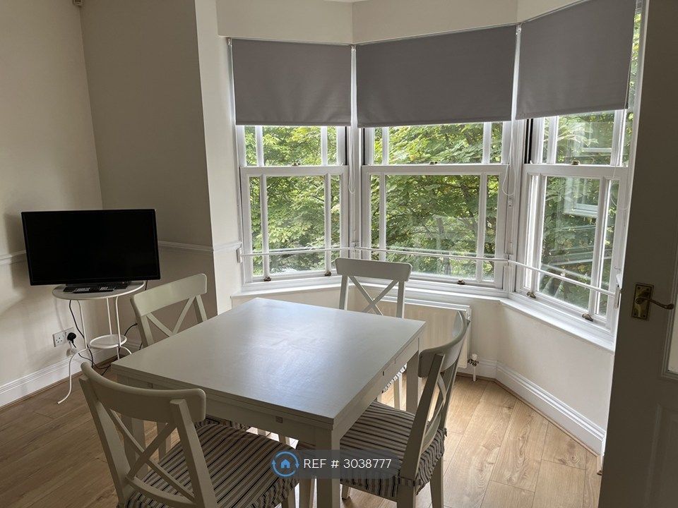 Property photo 3 of 23 Bright Bay Window