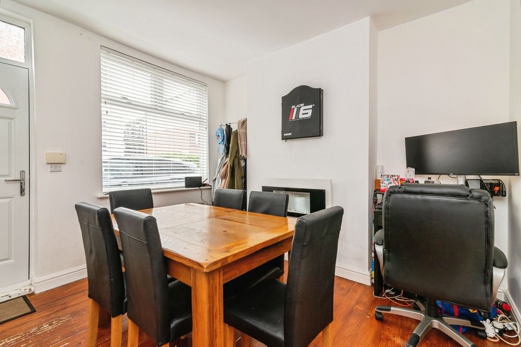 Property photo 3 of 13 Pbox-Img.Jpg