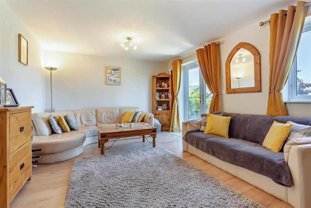 Property photo 2 of 26