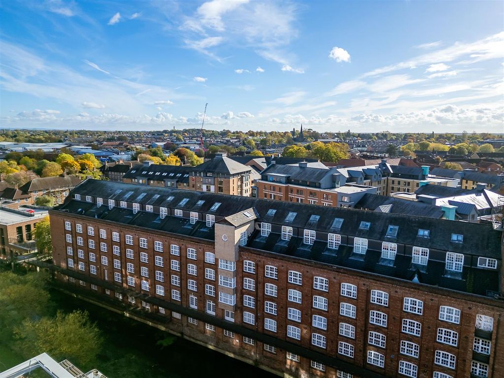 Property photo 3 of 21 External