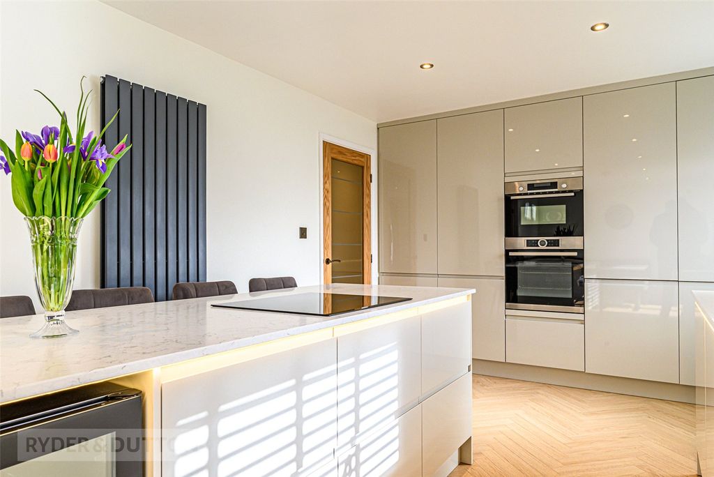Property photo 3 of 24 Kitchen Diner