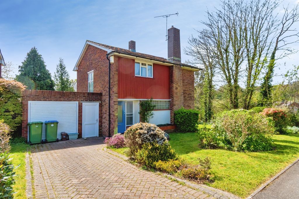 Property photo 1 of 28