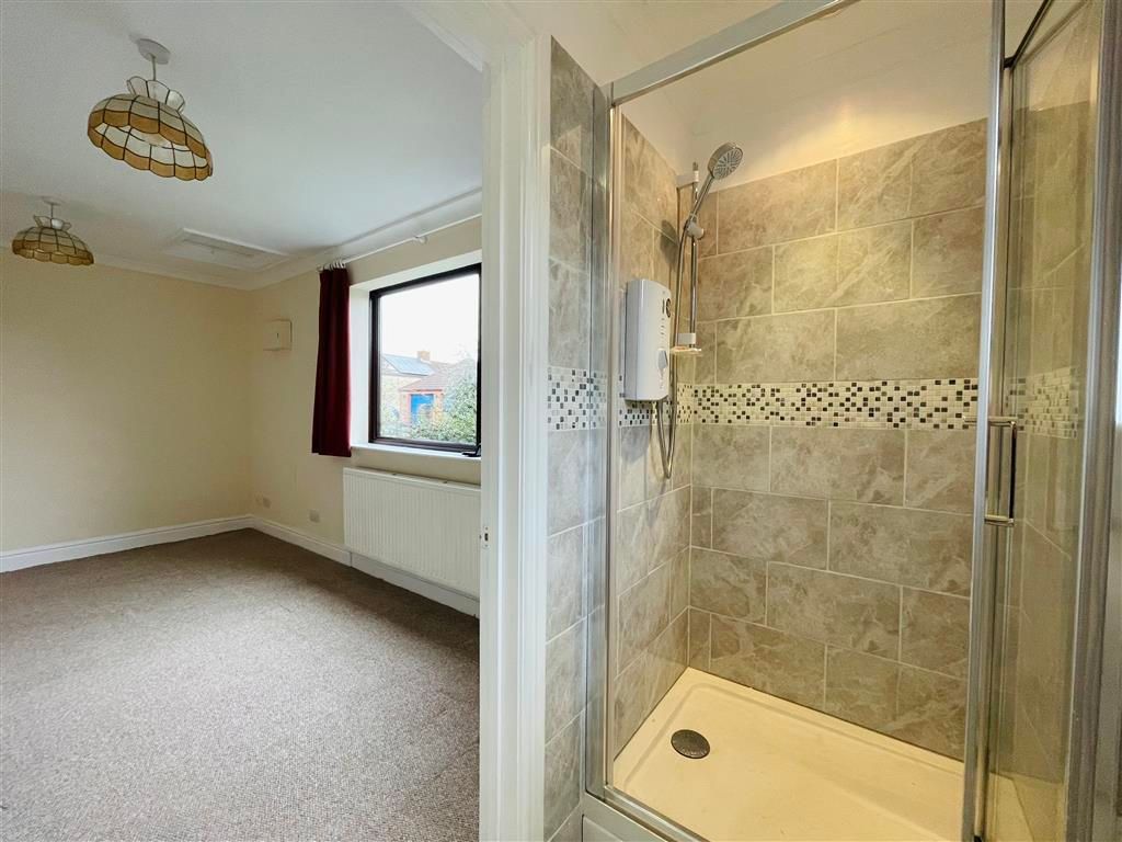Property photo 3 of 10 En-Suite Bathroom
