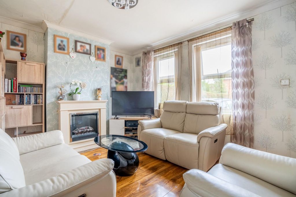 Property photo 3 of 13 La-13.Jpg