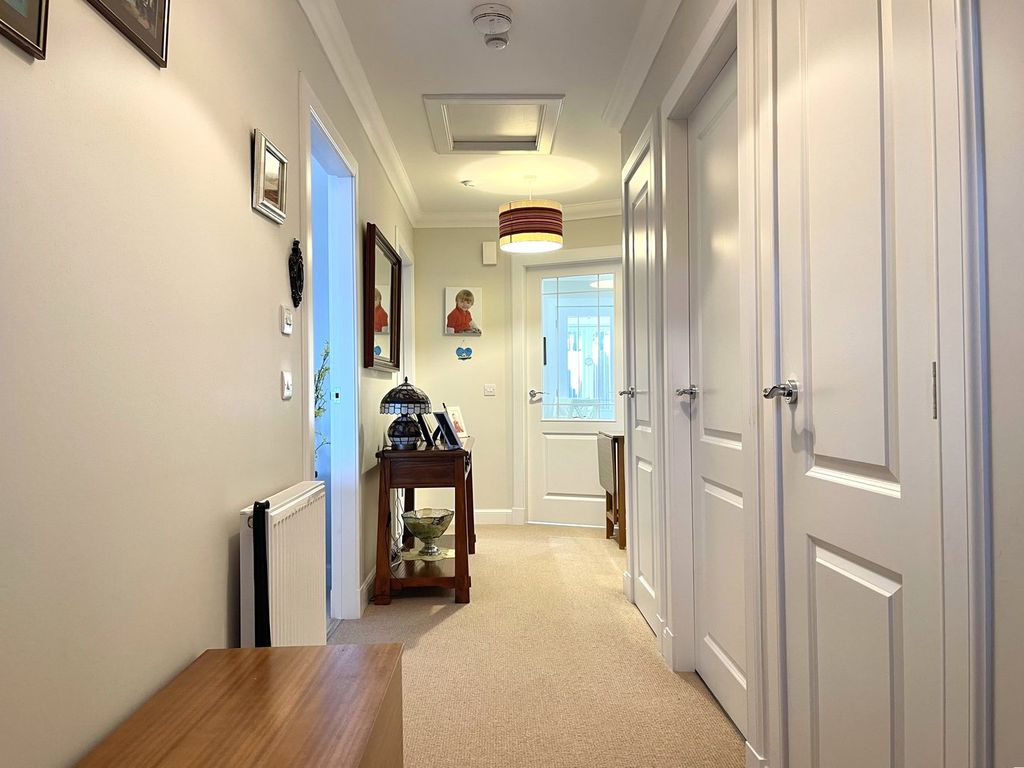 Property photo 2 of 27