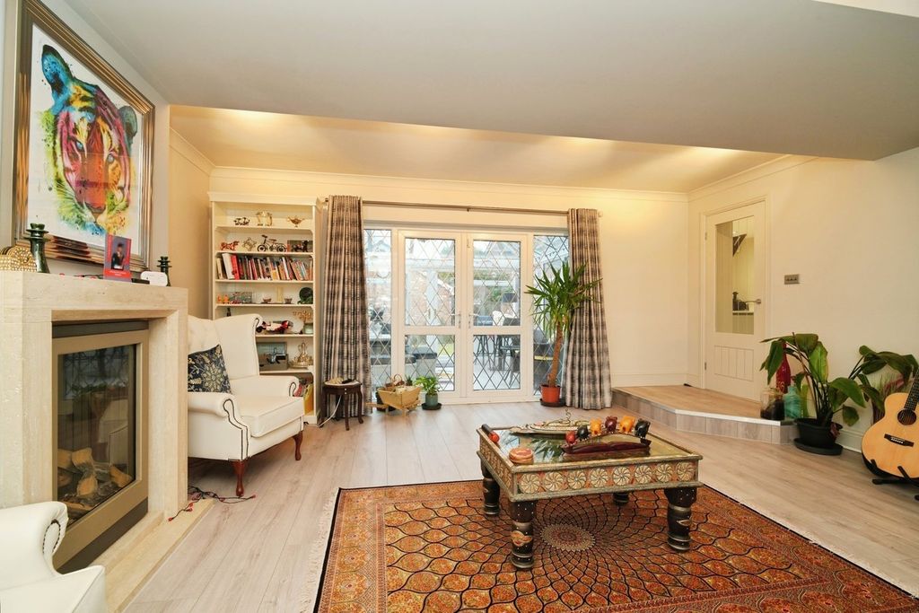 Property photo 3 of 27