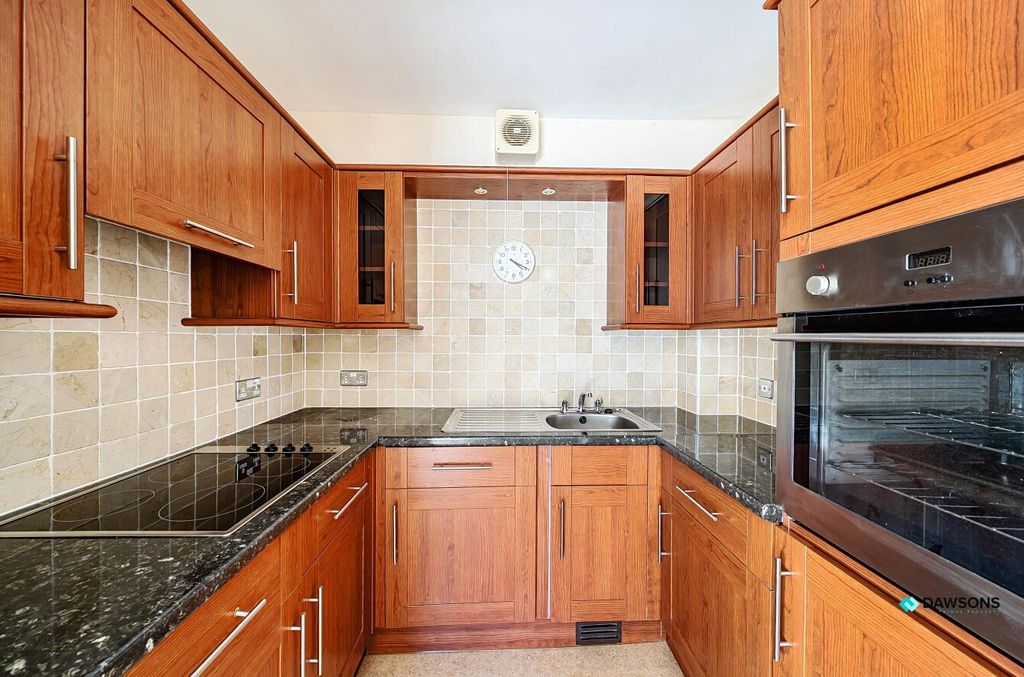 Property photo 3 of 16 E1d76097-7Eff-4Bba-83A3-B63F221Cfdf8.Jpg