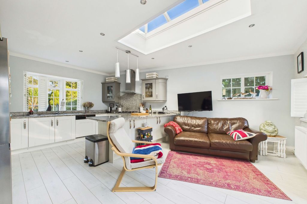 Property photo 3 of 41