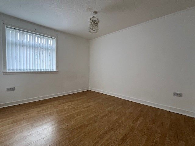 Property photo 3 of 10 Bedroom