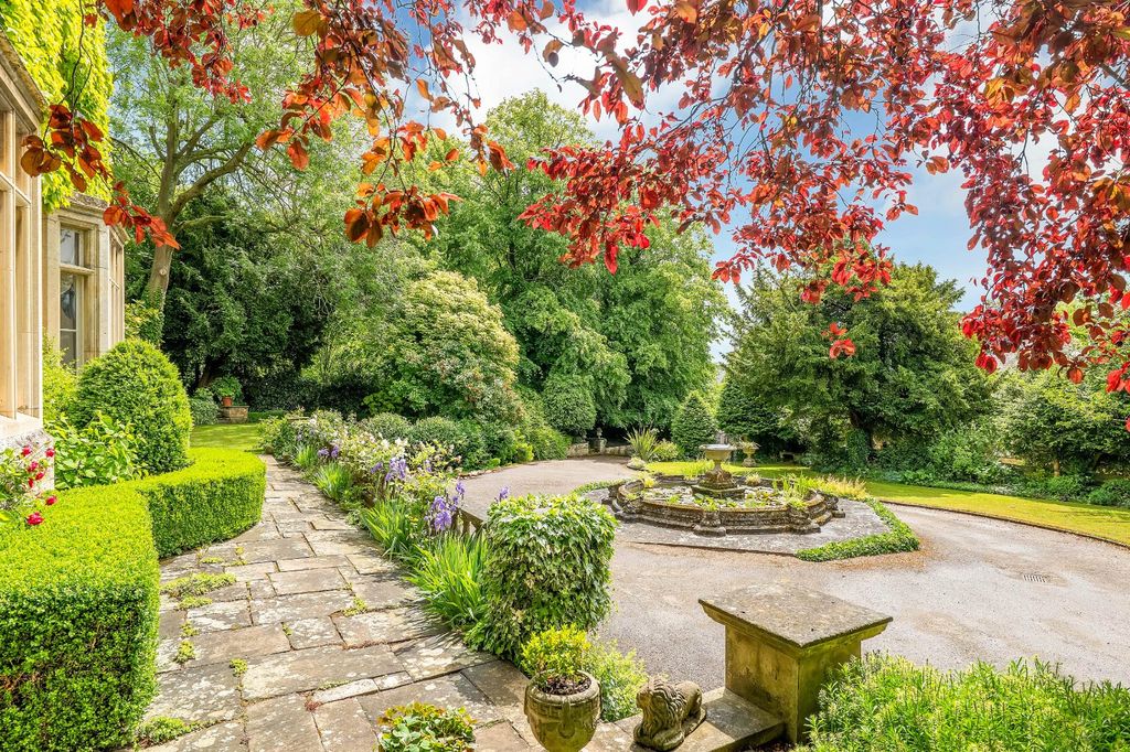 Property photo 2 of 29 Front Garden