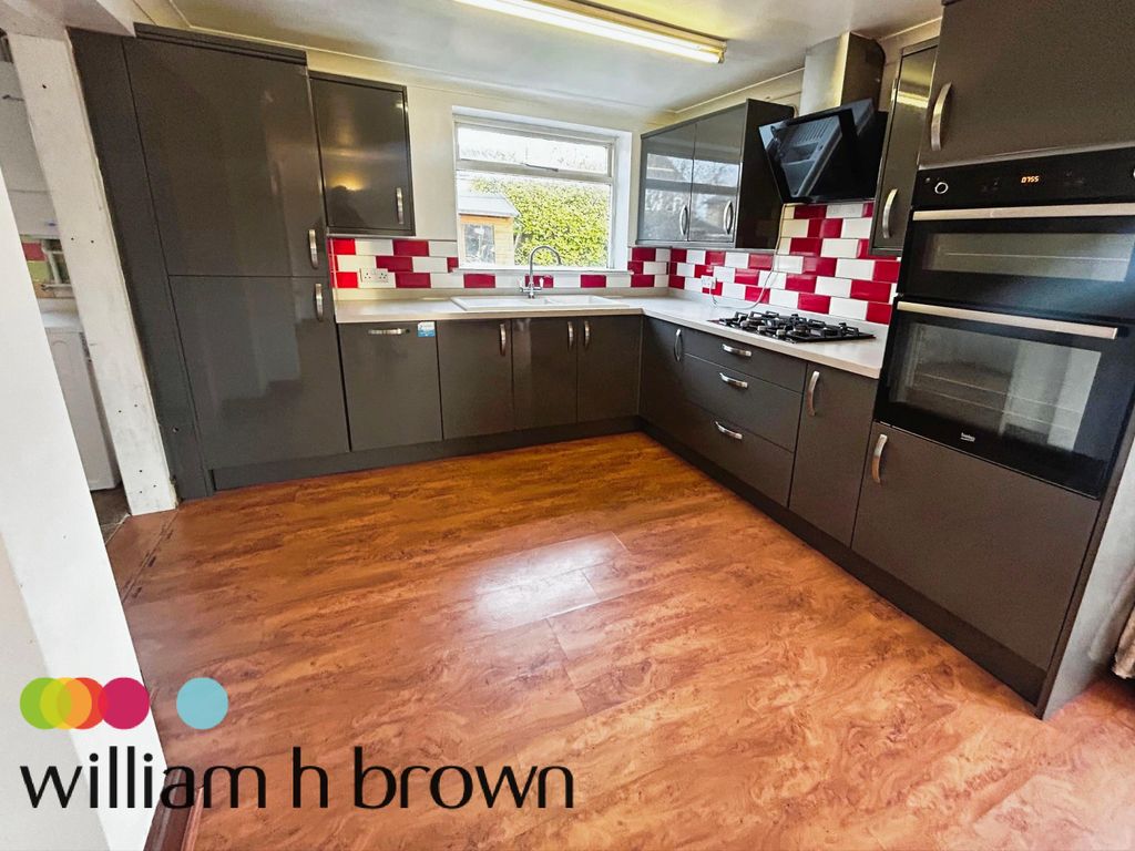 Property photo 2 of 12 Kitchen