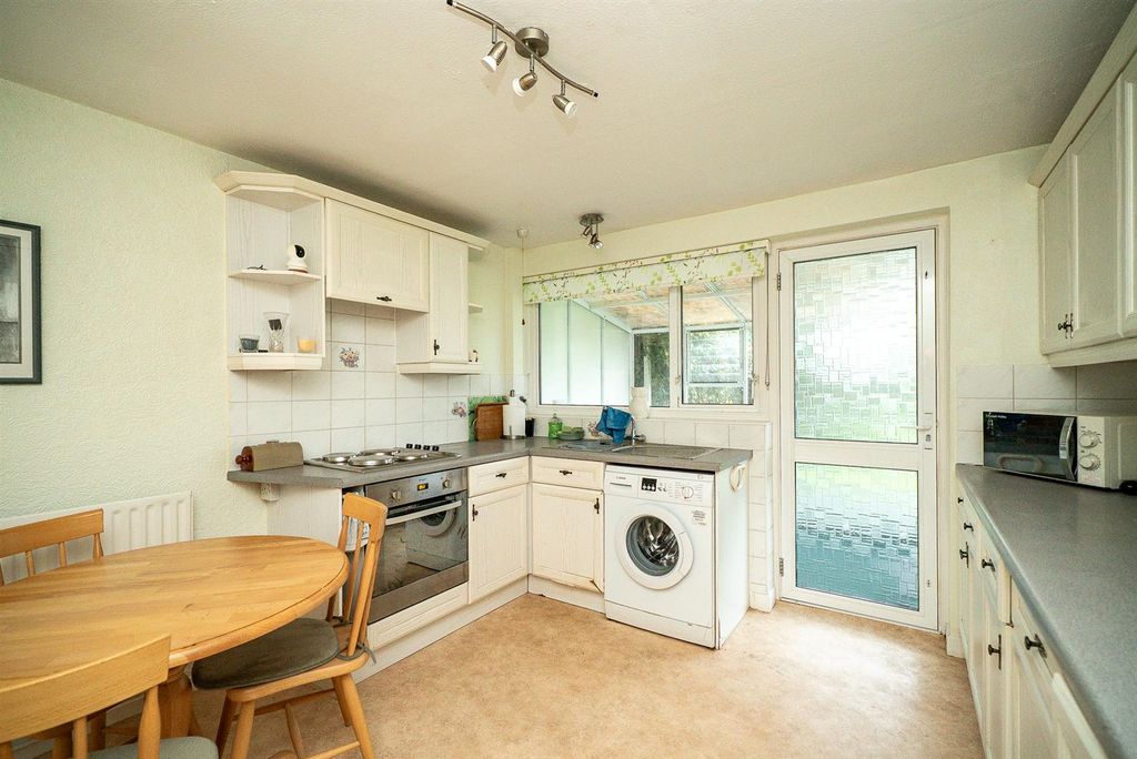 Property photo 3 of 16 Kitchen/Breakfast Rom