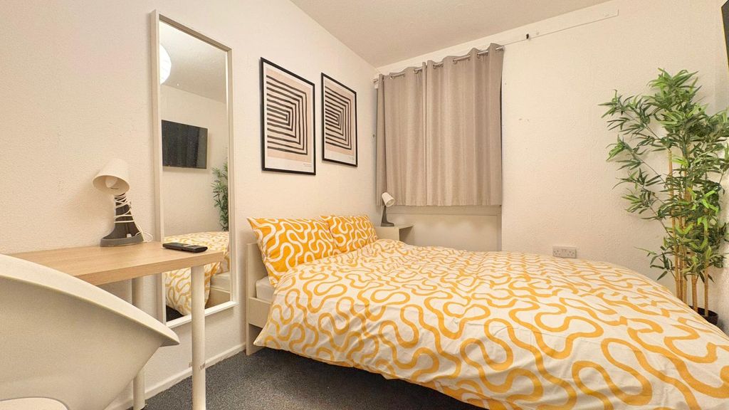 Property photo 1 of 5 Bedroom