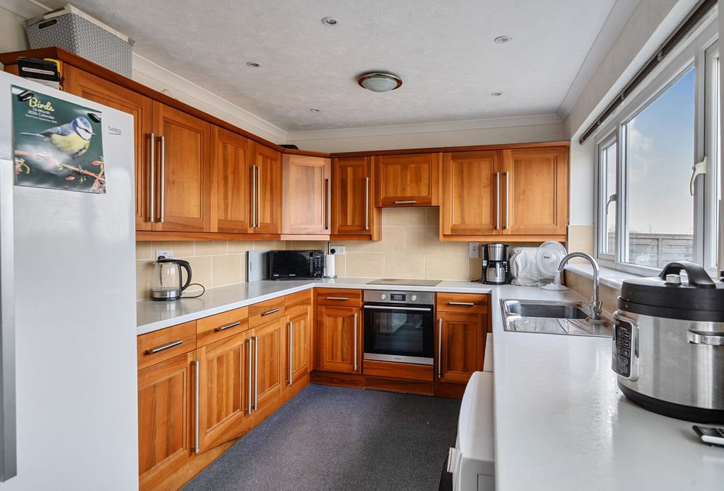 Property photo 3 of 15 1430026-13-69c175...