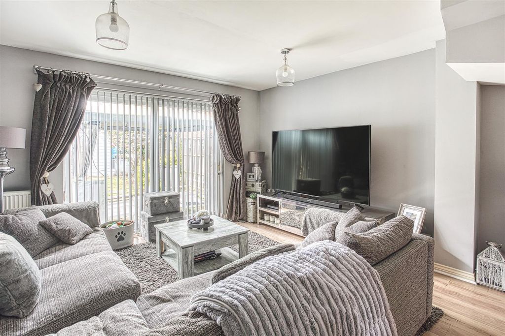 Property photo 2 of 22 316A6042_Hdr.Jpg