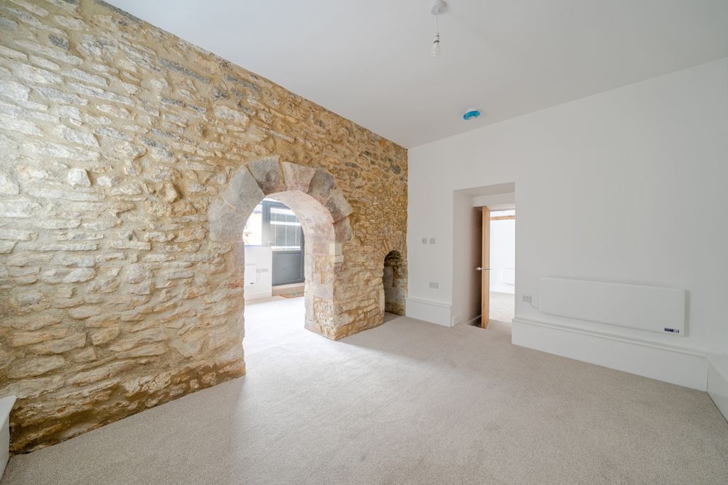 Property photo 2 of 17 1417463-10-699d82...