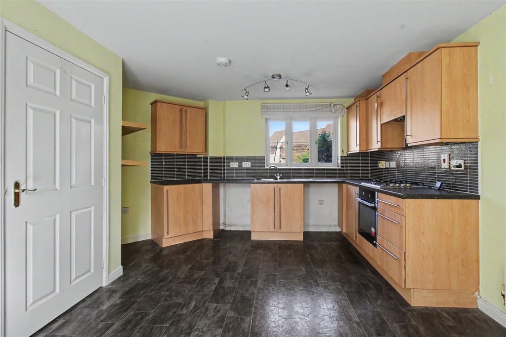 Property photo 2 of 23 Kitchen Diner