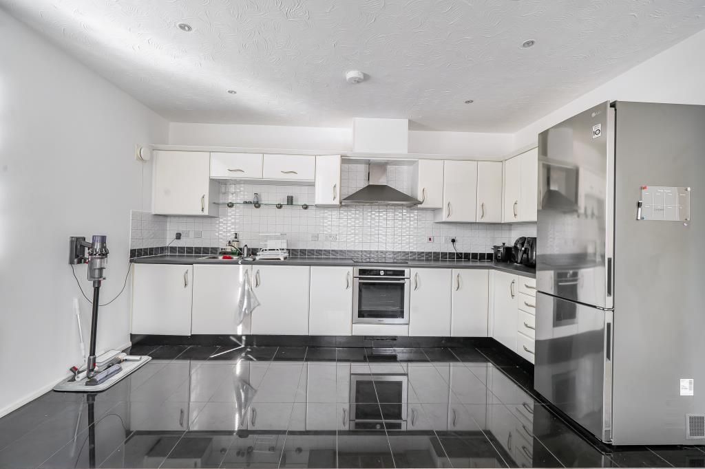 Property photo 2 of 21 Kitchen