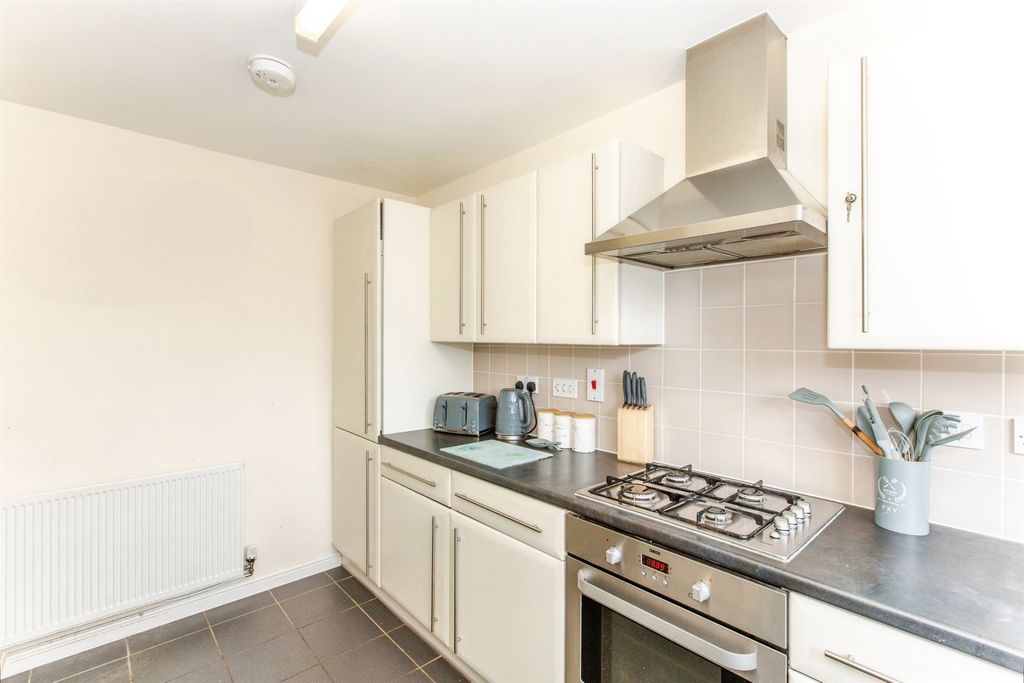 Property photo 3 of 13 Cloakroom