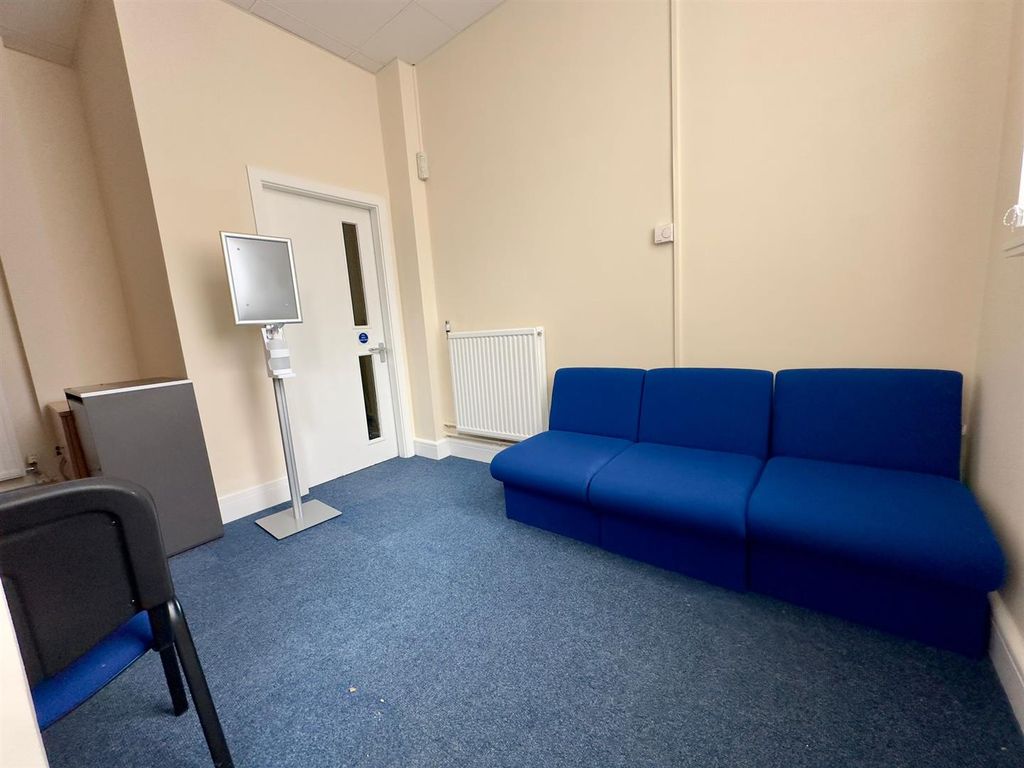 Property photo 3 of 18 Office