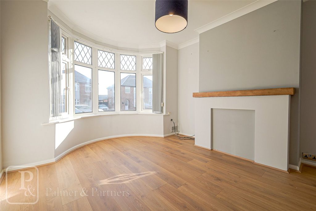 Property photo 2 of 18 Picture No. 01