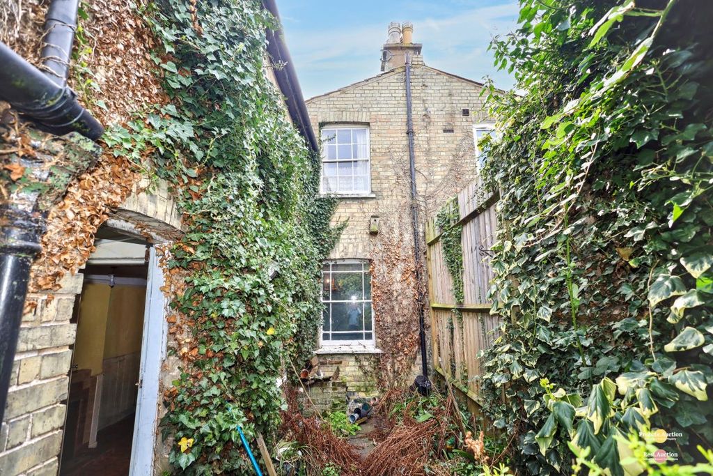 Property photo 2 of 24