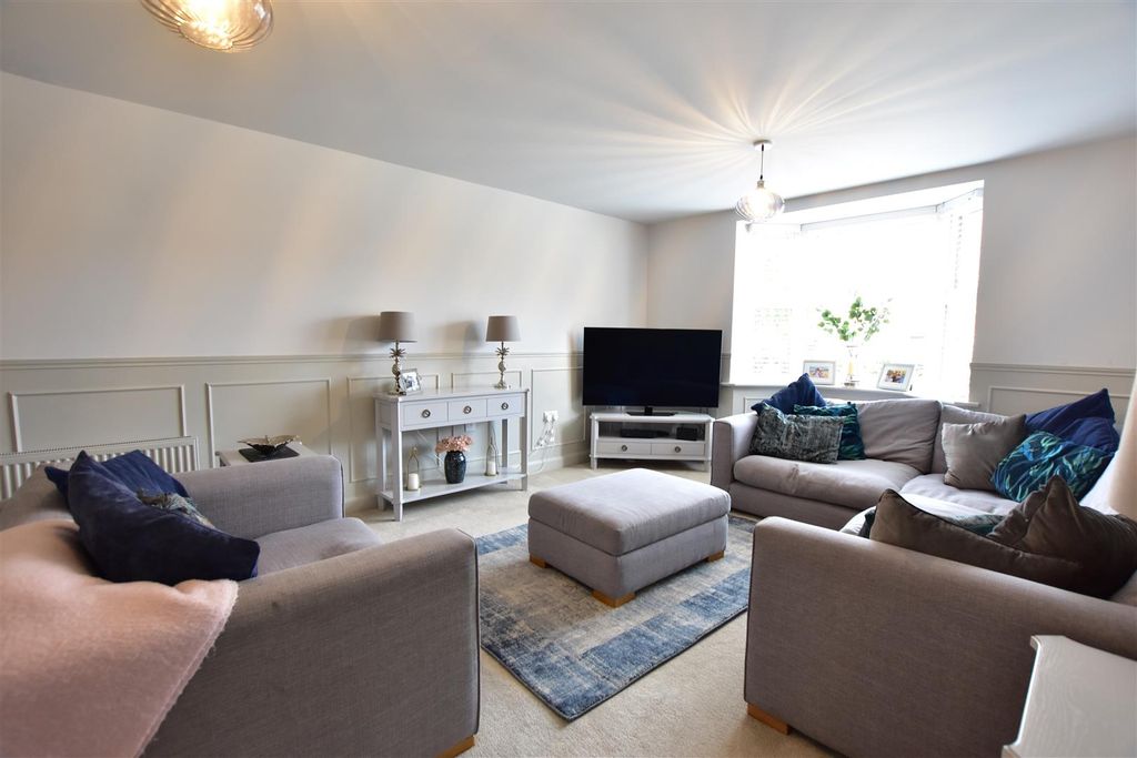 Property photo 2 of 14 Lounge