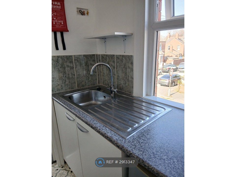 Property photo 3 of 7 Kitchen