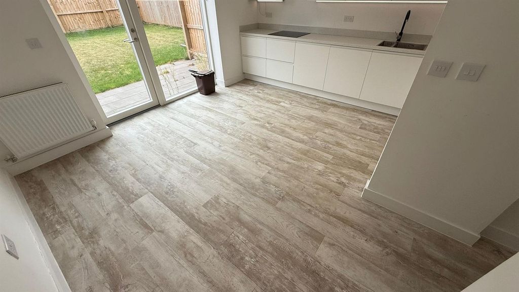 Property photo 3 of 21 5E24B275-B879-43ee-B2Ca-Cac8Ecc30Fce.Jpg