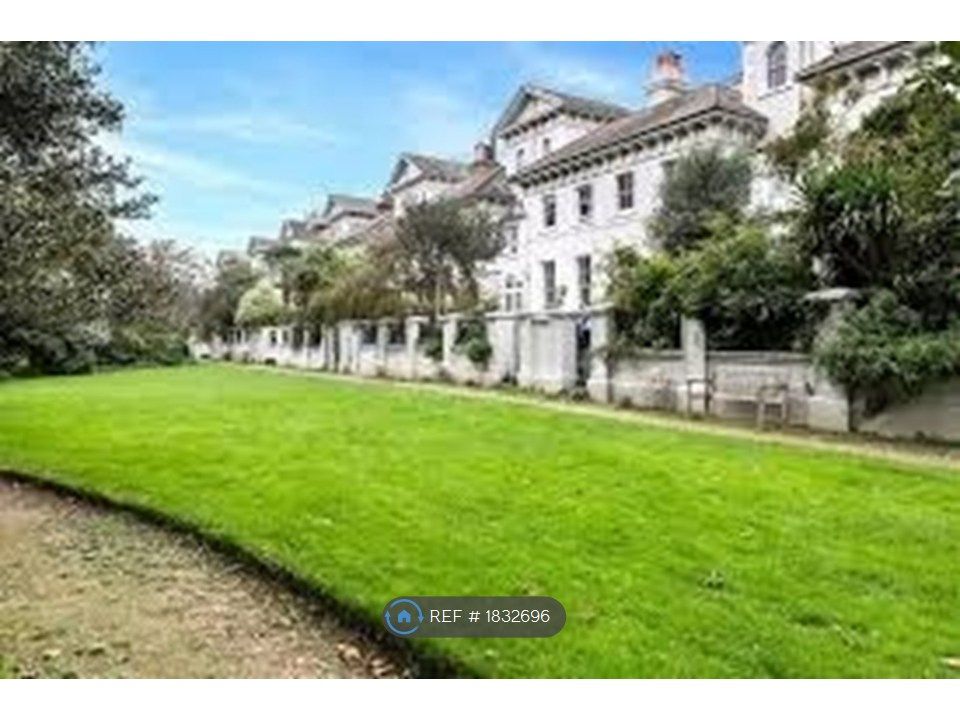 Property photo 3 of 19 Communial Garden