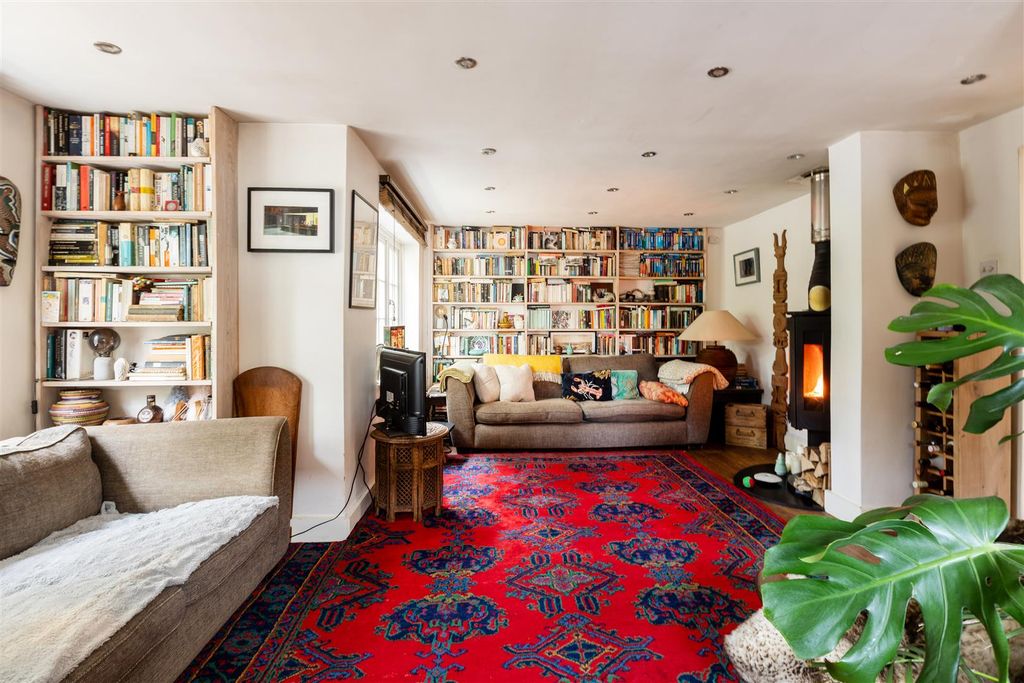 Property photo 3 of 28