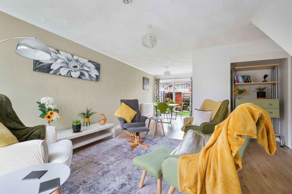 Property photo 2 of 18