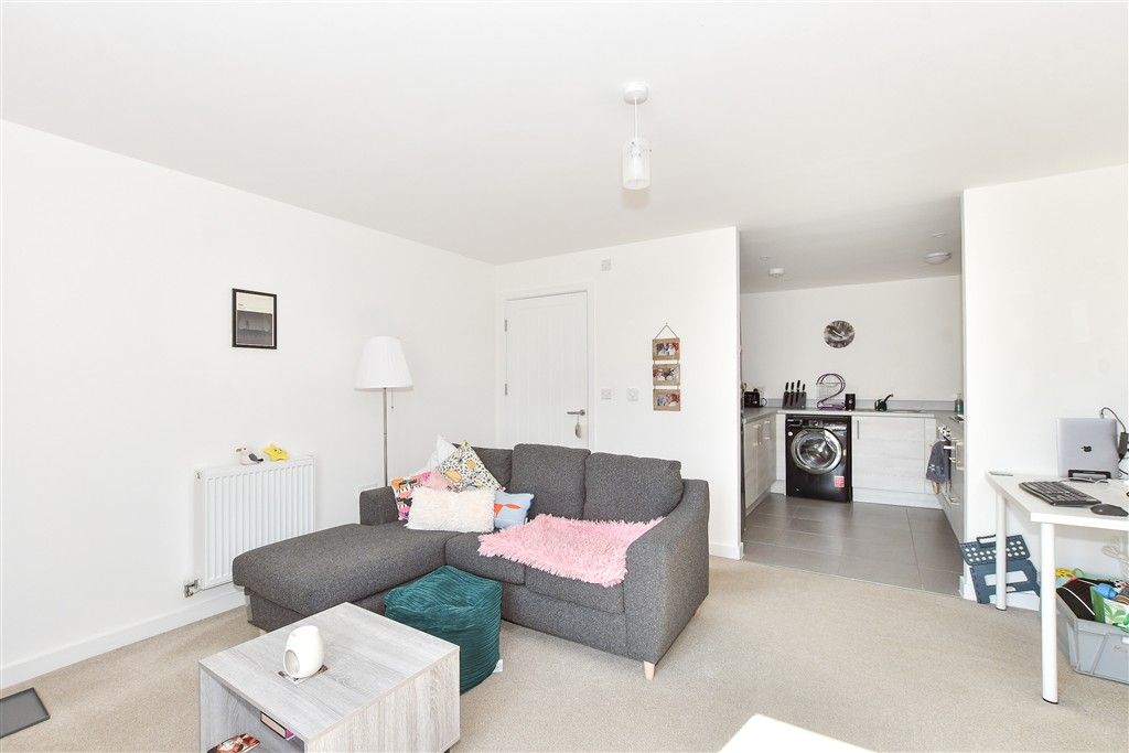 Property photo 2 of 4 Lounge