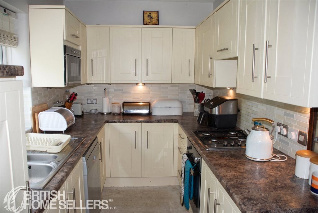 Property photo 2 of 23 Picture No. 15