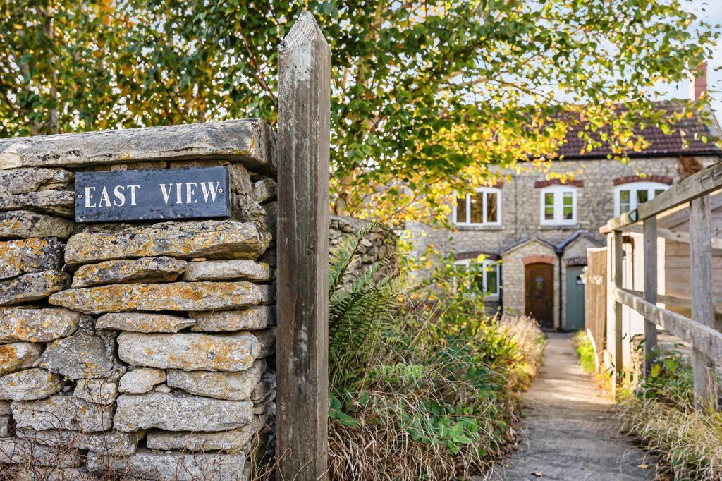 Property photo 2 of 29 Picture No. 24