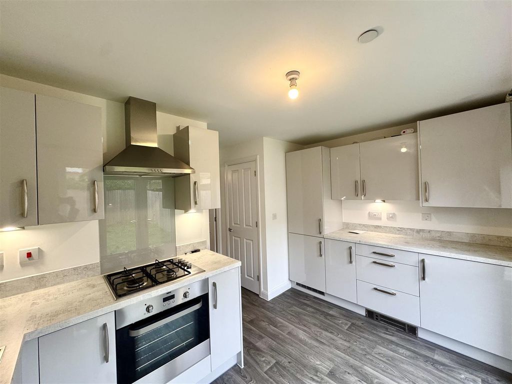 Property photo 3 of 12 Kitchen/Dining Room