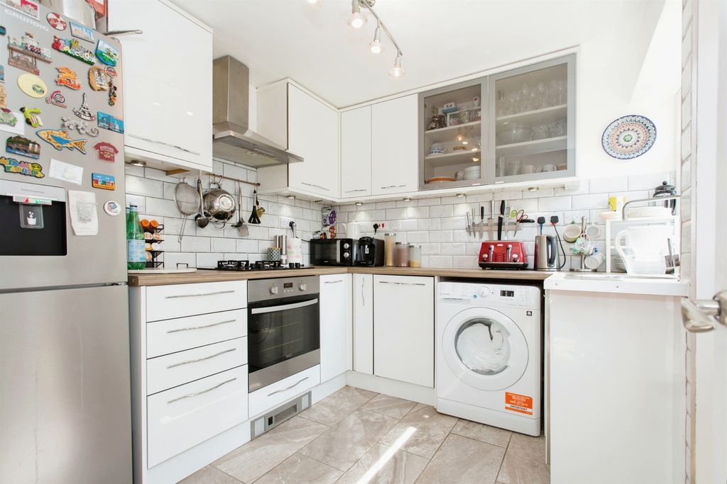 Property photo 3 of 11