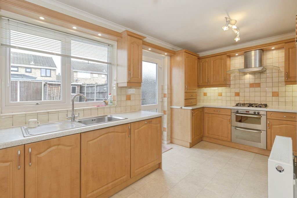 Property photo 2 of 31 Kitchen