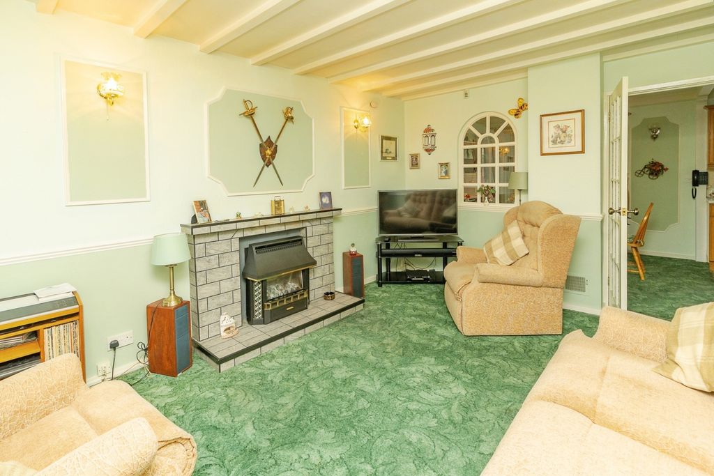 Property photo 2 of 17 Photo