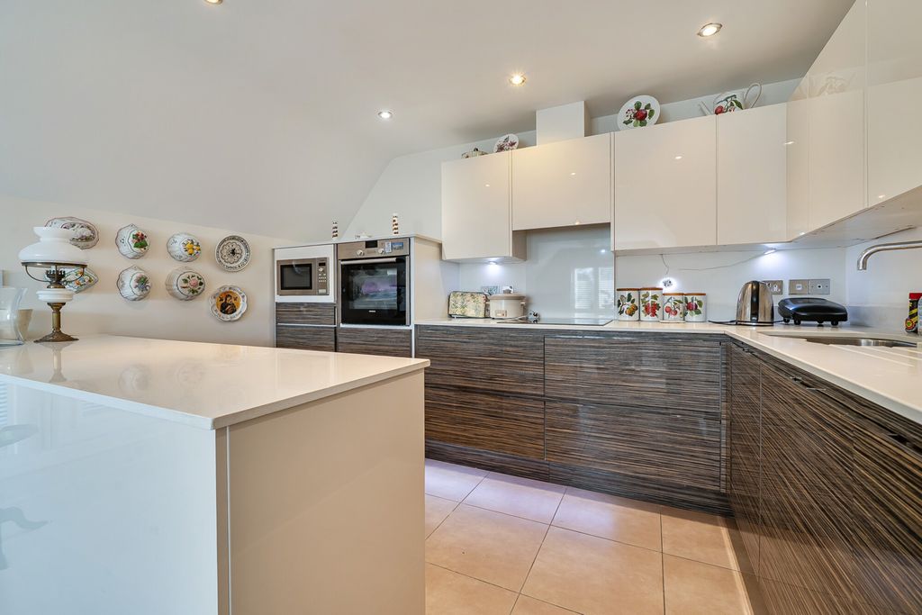 Property photo 2 of 19 1515762-8-6Aa08c3...