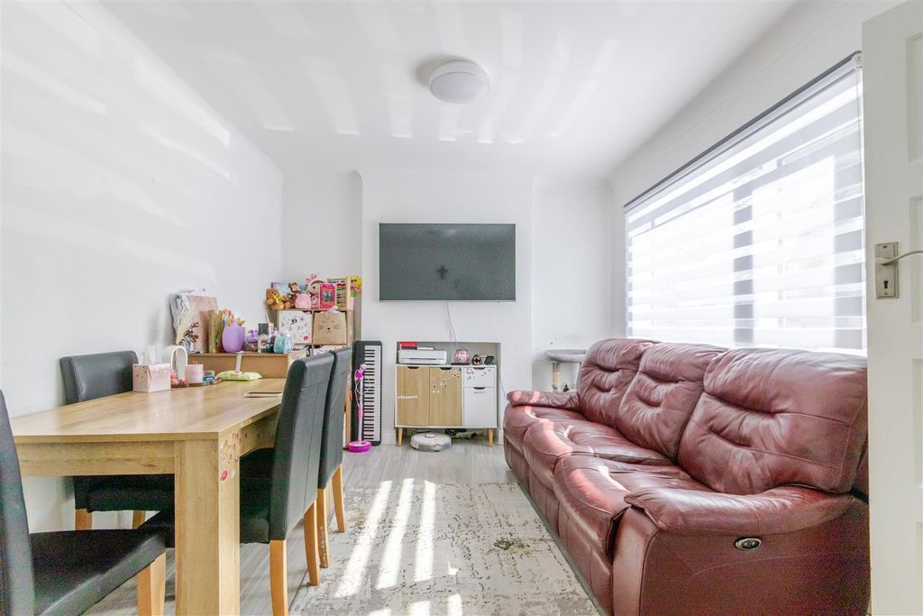 Property photo 2 of 17 Living 2.Jpg