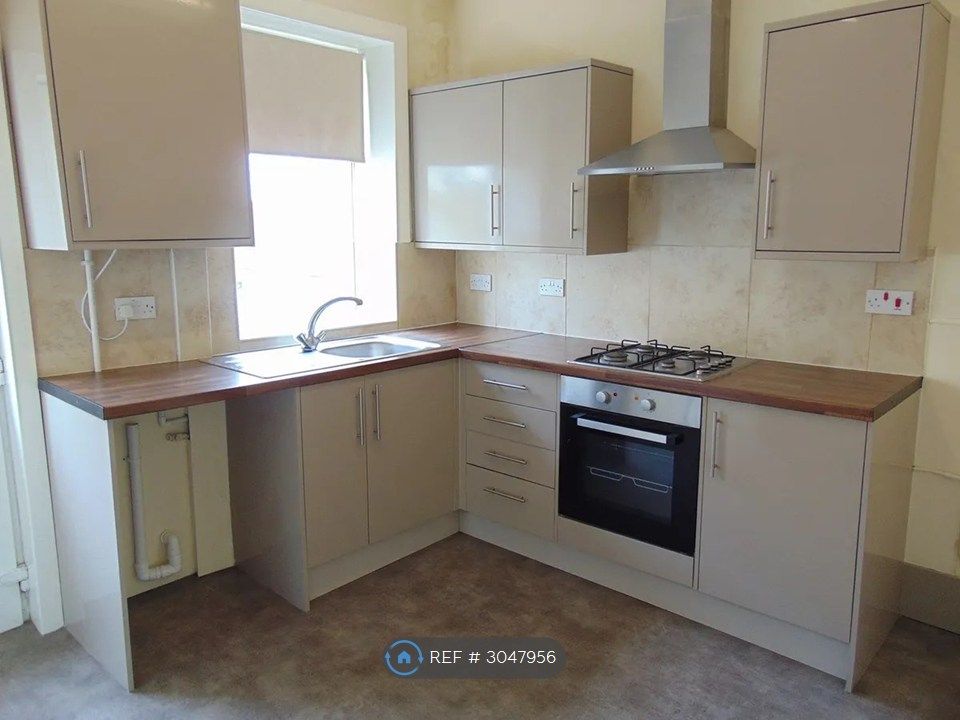 Property photo 3 of 7 Kitchen