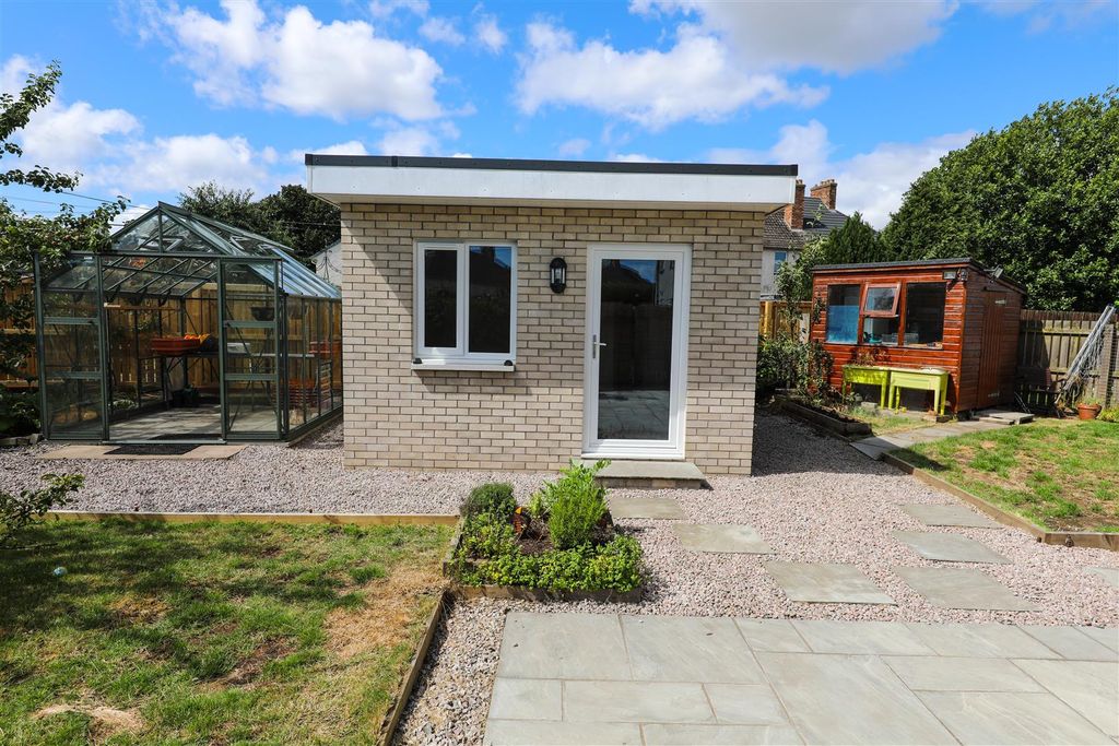 Property photo 2 of 24 B