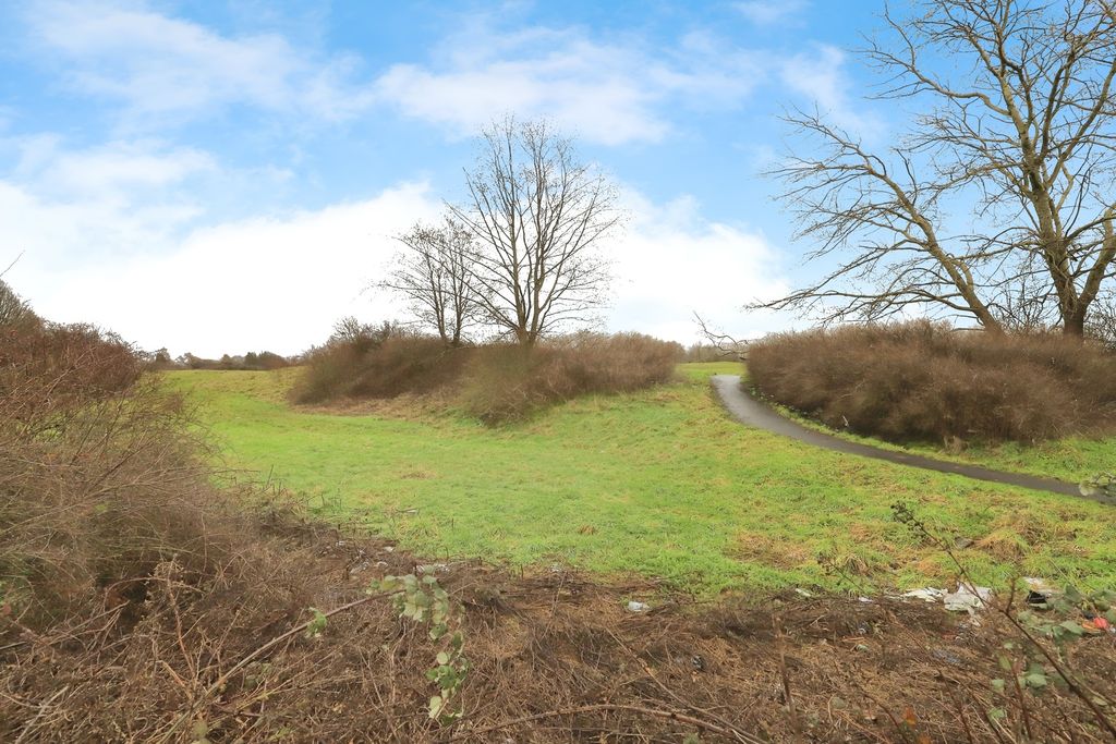 Property photo 2 of 16 Pbox-Img.Jpg